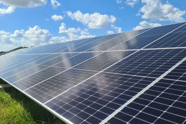 Rangée de panneaux photovoltaïques